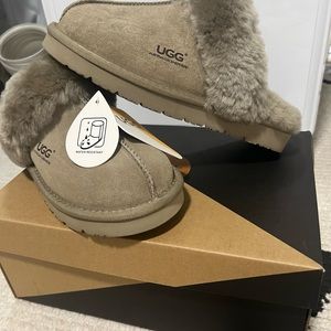 Ugg slippers size 6-6.5